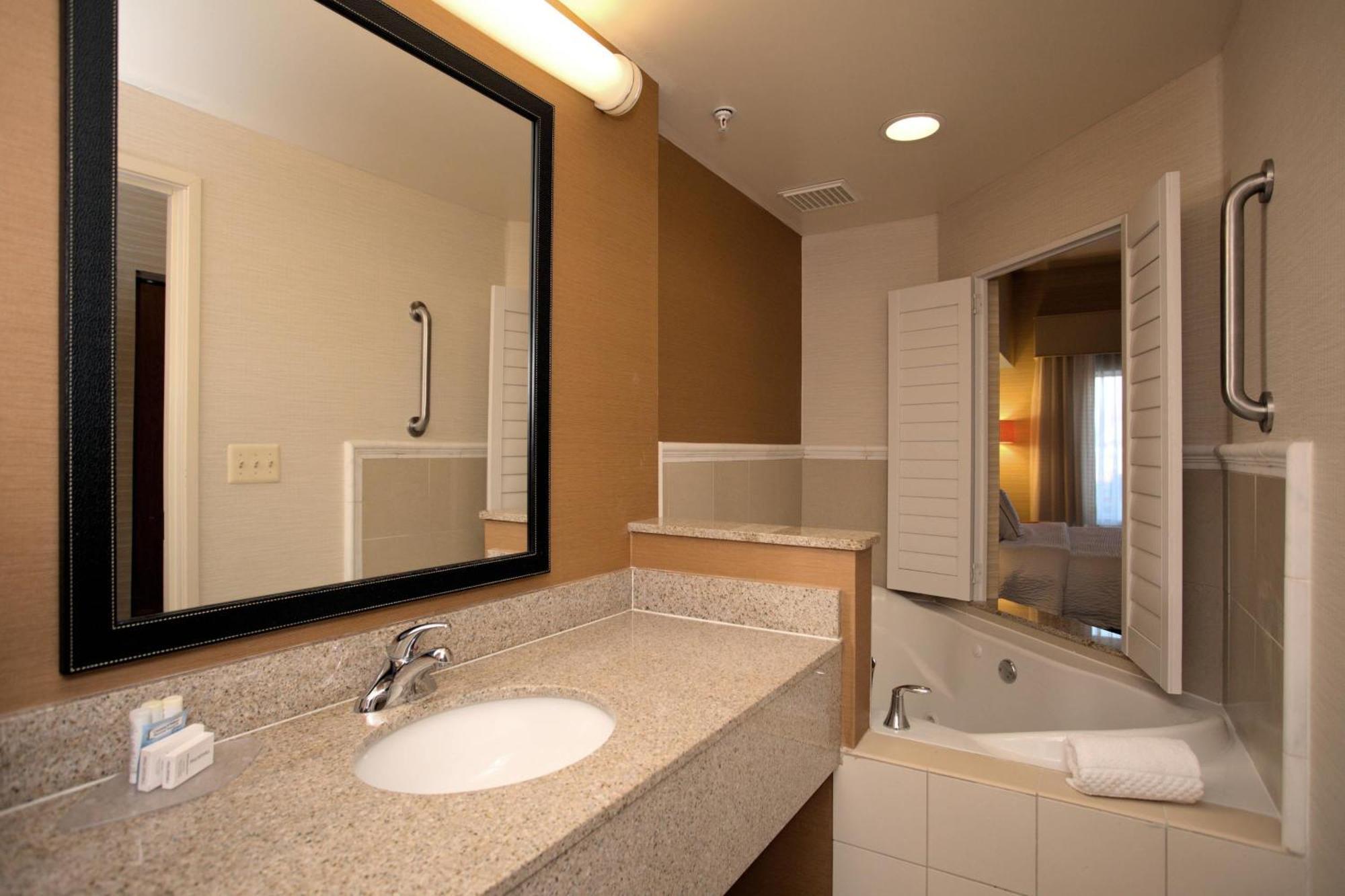 Fairfield Inn & Suites By Marriott Edison - South Plainfield Экстерьер фото
