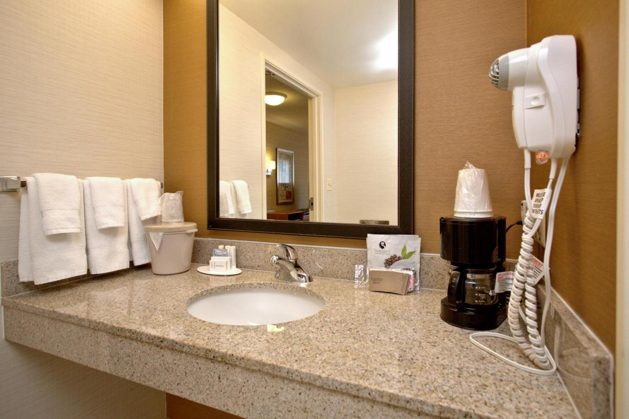 Fairfield Inn & Suites By Marriott Edison - South Plainfield Экстерьер фото